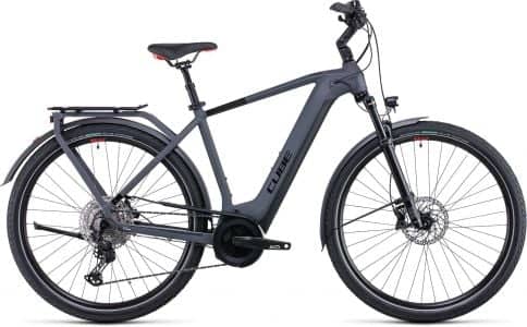 Cube Touring 500 E-Bike in Grau, mit Scheibenbremsen und Gepäckträger, Seitenansicht.