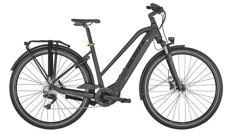 Scott Sub Sport 20 E-Bike in Mittelgrau, mit Gepäckträger und Schutzblechen, Bosch-Antriebssystem.