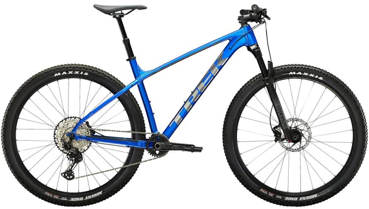 Orangefarbenes Mountainbike X-Caliber 9 mit RockShox-Gabel und Maxxis-Reifen von lease-a-bike.nl.